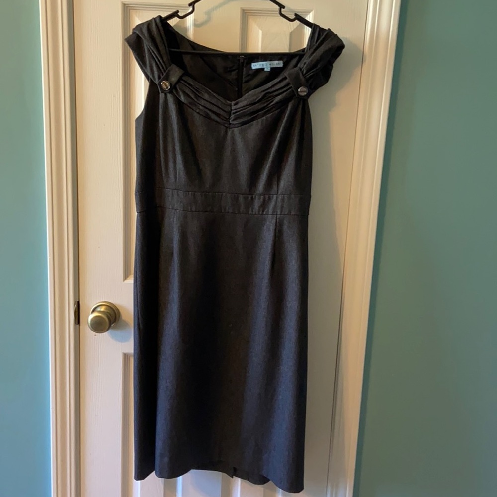 Business dress with grace and beauty.